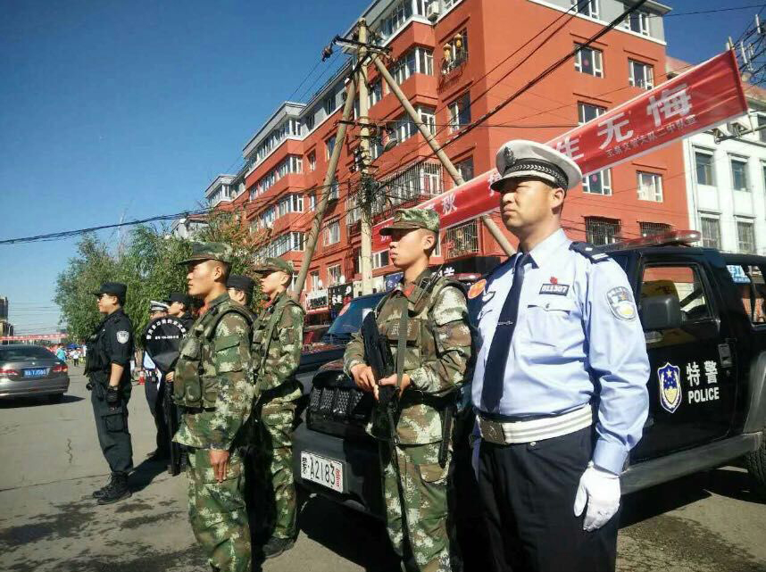 呼和浩特市玉泉区交警全力为高考护航