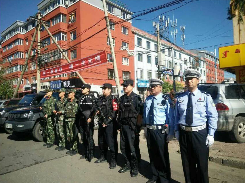 呼和浩特市玉泉区交警全力为高考护航