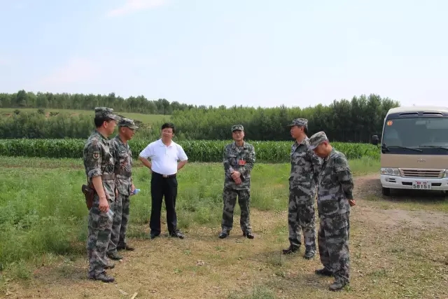 器材,兵员征集等工作进行全面检查,并对人武部首长机关和民兵应急分