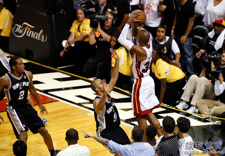 高清:雷阿伦职业生涯经典图 对抗科比三分出手