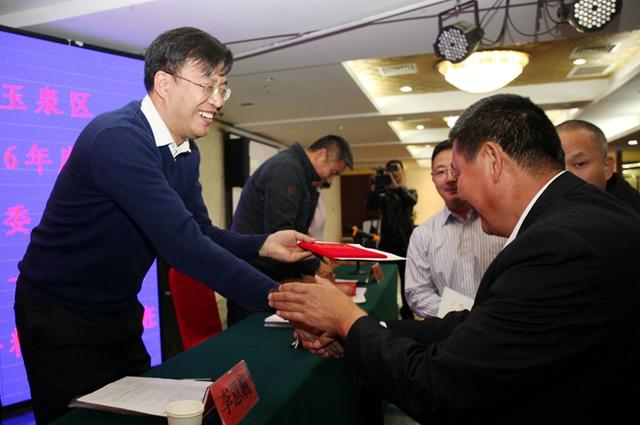 玉泉区举办农村“三委会”成员学习十八届六中全会精神培训班