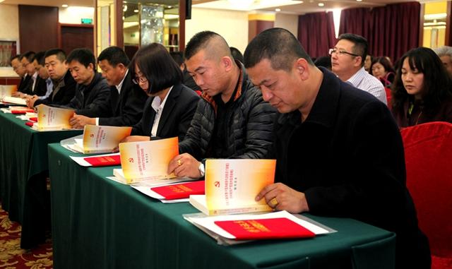 玉泉区举办农村“三委会”成员学习十八届六中全会精神培训班