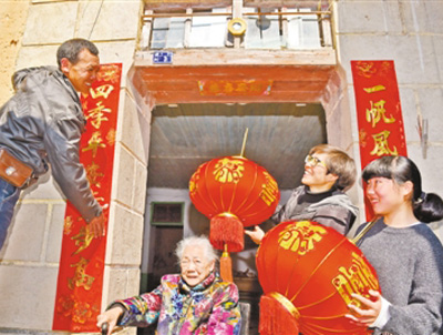 新春走基层 夜宿农家听民声