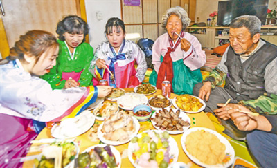 新春走基层 夜宿农家听民声