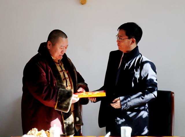 寒冬送暖,腊月传情,1月26日新春佳节来临之际,玉泉区委书记吴文明