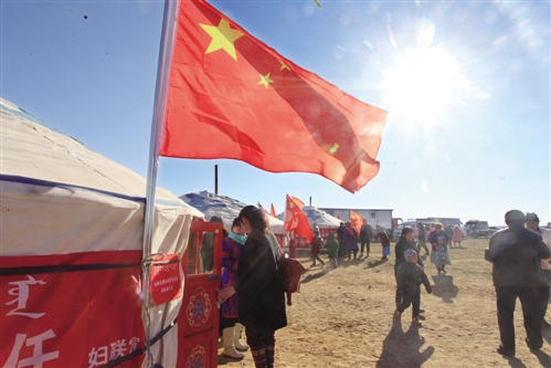 草原上的党旗分外红-内蒙古新闻网