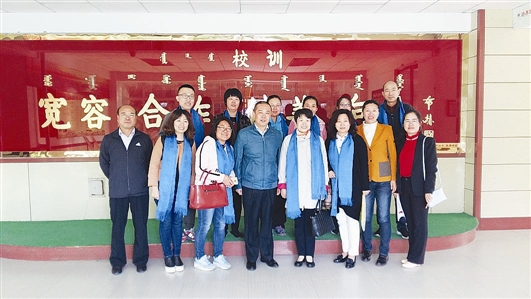 赛罕区民族小学实施"师友互助"课改