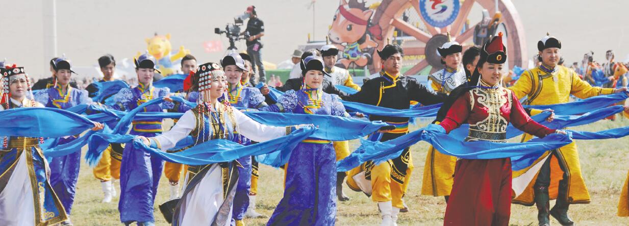把演出送到牧区.