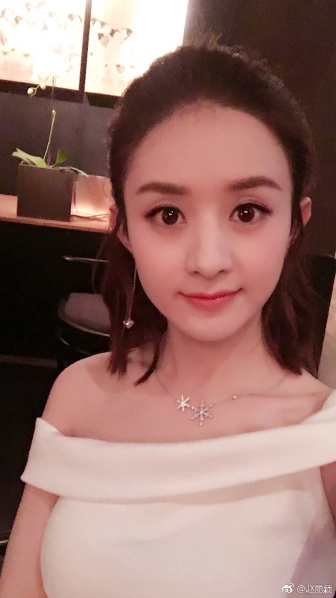 赵丽颖一次晒7张短发女式多变灵动可爱自拍中梨花发型烫图片