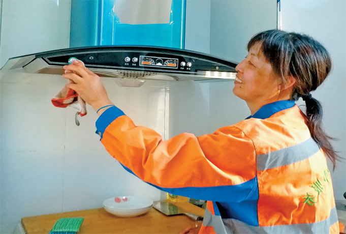 家庭月总收入_家庭收入中最稳定的是(3)