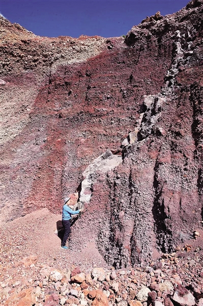 锡林郭勒盟境内发现国内首处火山碎屑(灰)流地质景观