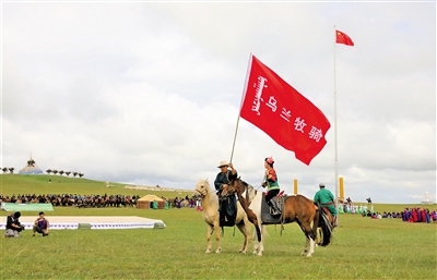 【弘扬乌兰牧骑精神 到人民中间去】为人民而歌唱