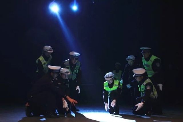 原创舞台剧《警察的荣耀》在赤峰上演