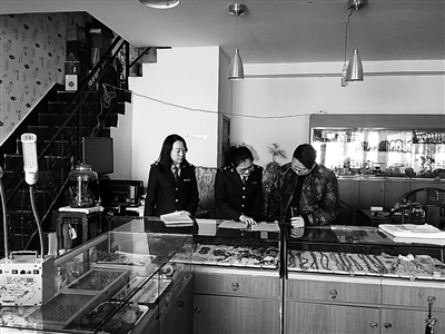 阿左旗税务局多举措 宣传减税降费政策