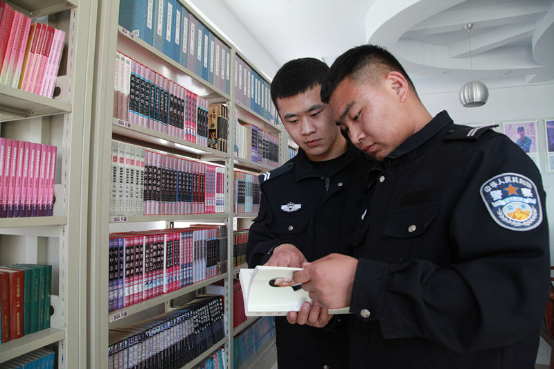 书香润警营 奋进正当时