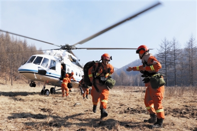 通辽森林消防官兵扑救森林火灾纪实