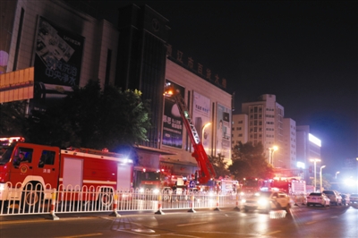 新闻中心 要闻 地方联播 一线报道     火热的盛夏,喧嚣的明仁大街车