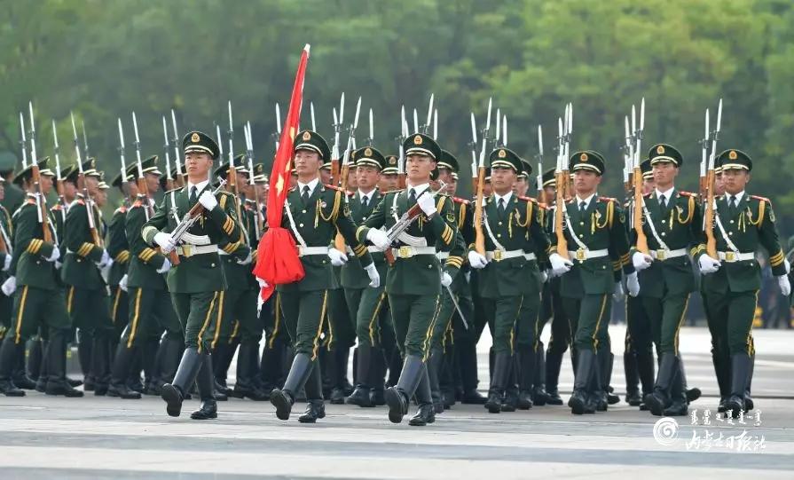 自治区各族各界代表庆祝中华人民共和国成立70周年升国旗仪式隆重举行