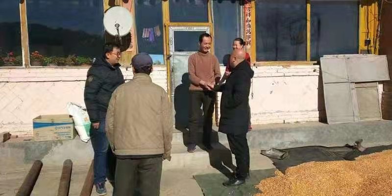 卓资常住人口_卓资中学贾国庆(2)
