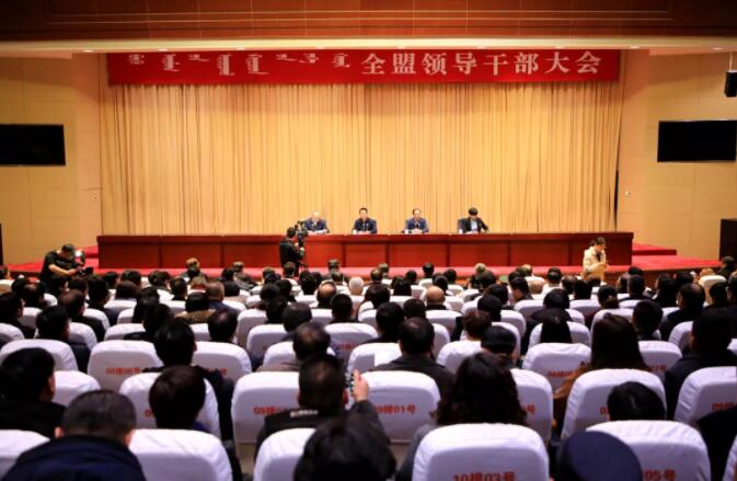 万超岐同志任阿拉善盟盟委委员,书记
