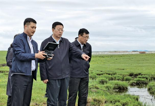 罗虎在深入锡林河流域巡河时强调 牢固树立生态优先绿色发展理念 切实