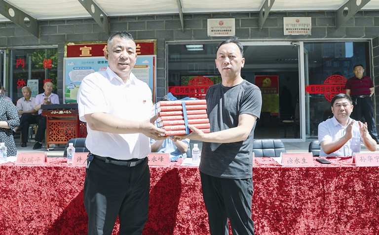300多本精美图书漂流至后巧报社区：让我们一起读书！