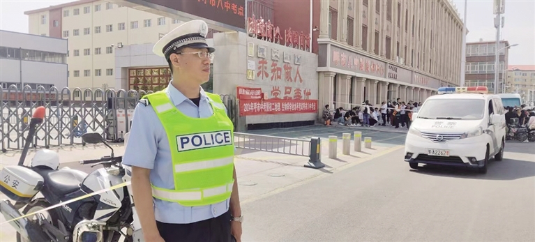 青城交警:我们来送考,保证安全又快速!-新闻中心-内蒙古新闻网
