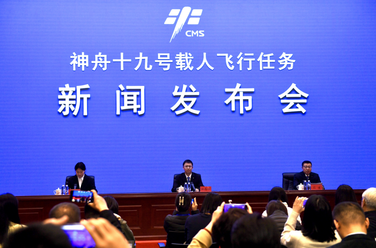 Reaching for the Stars: China's New Astronauts Prepare for Historic Manned Moon Landing Missions - News Directory 3