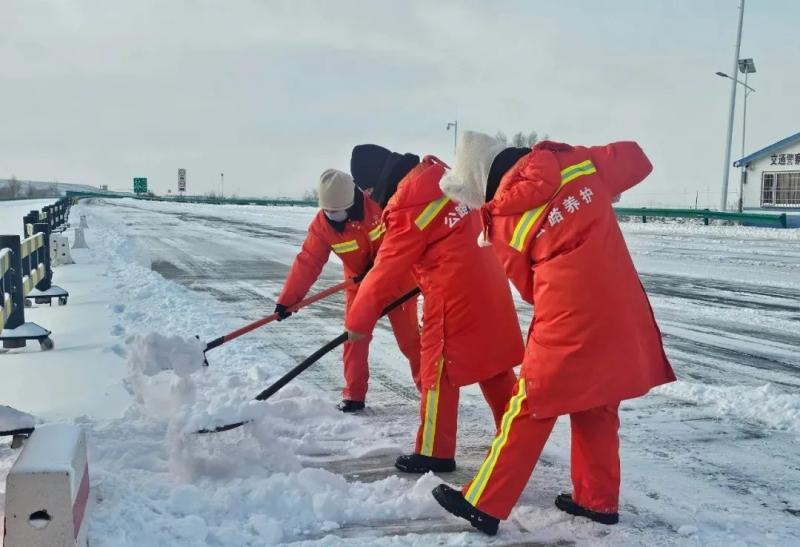 迎“寒”而上！阿拉善盟打响破冰除雪主动战