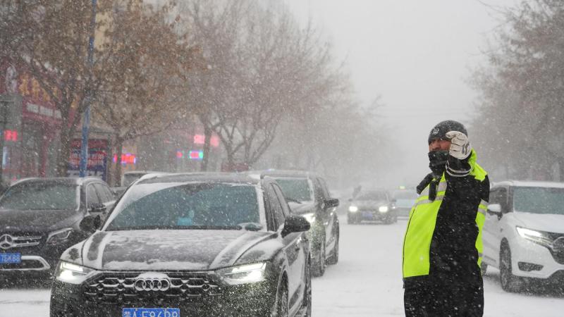 全城联动抗风雪 坚守岗位保平安