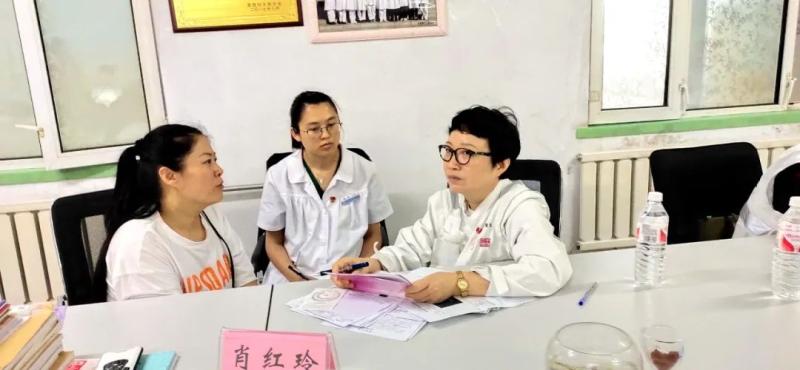 三千里路心手相牵 八载华章点翠草原