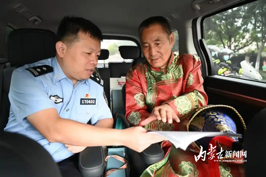 柯伟力与巴特尔.jpg