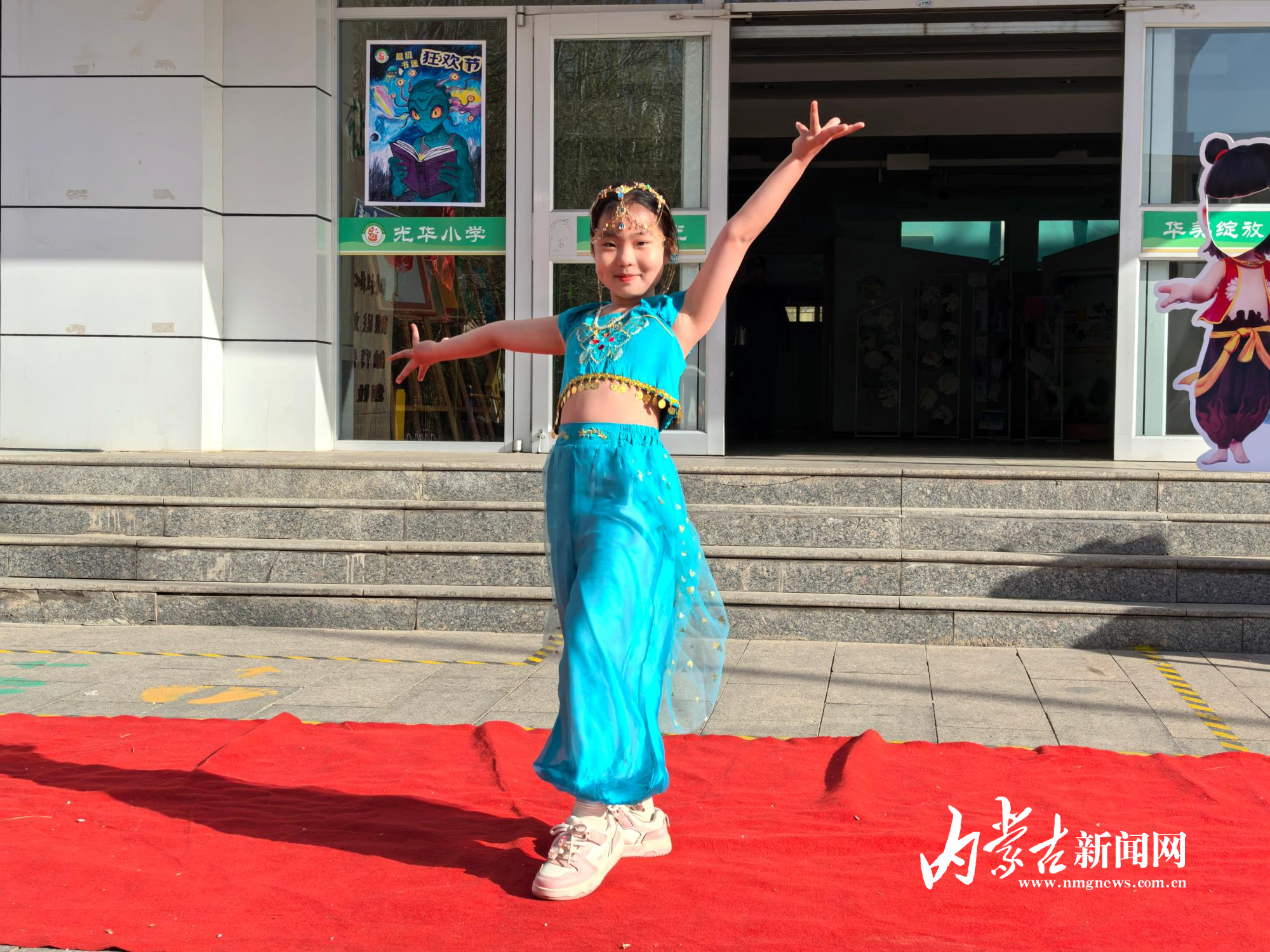 展現(xiàn)書中人物形象4.jpg mmexport1745374974104.jpg