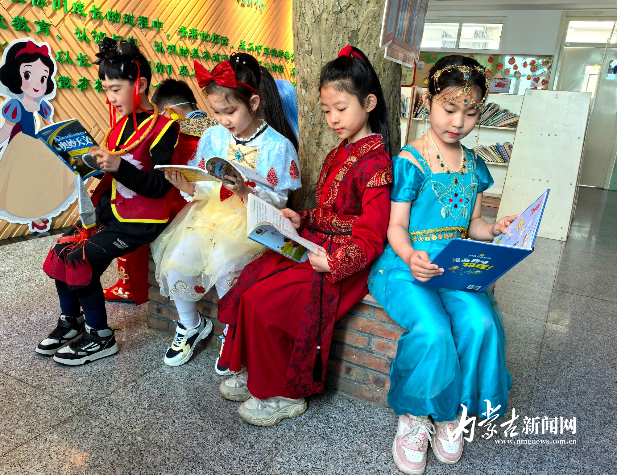 走進(jìn)書中世界9.jpg mmexport1745374953329.jpg