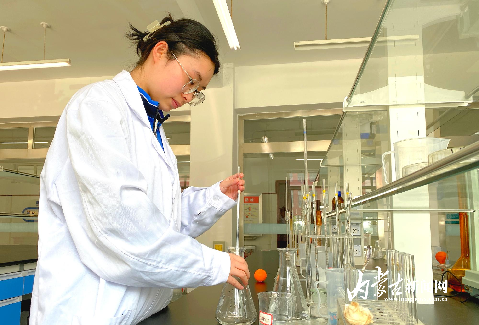 石文希正在做实验4.jpg IMG_20250506_120624.jpg