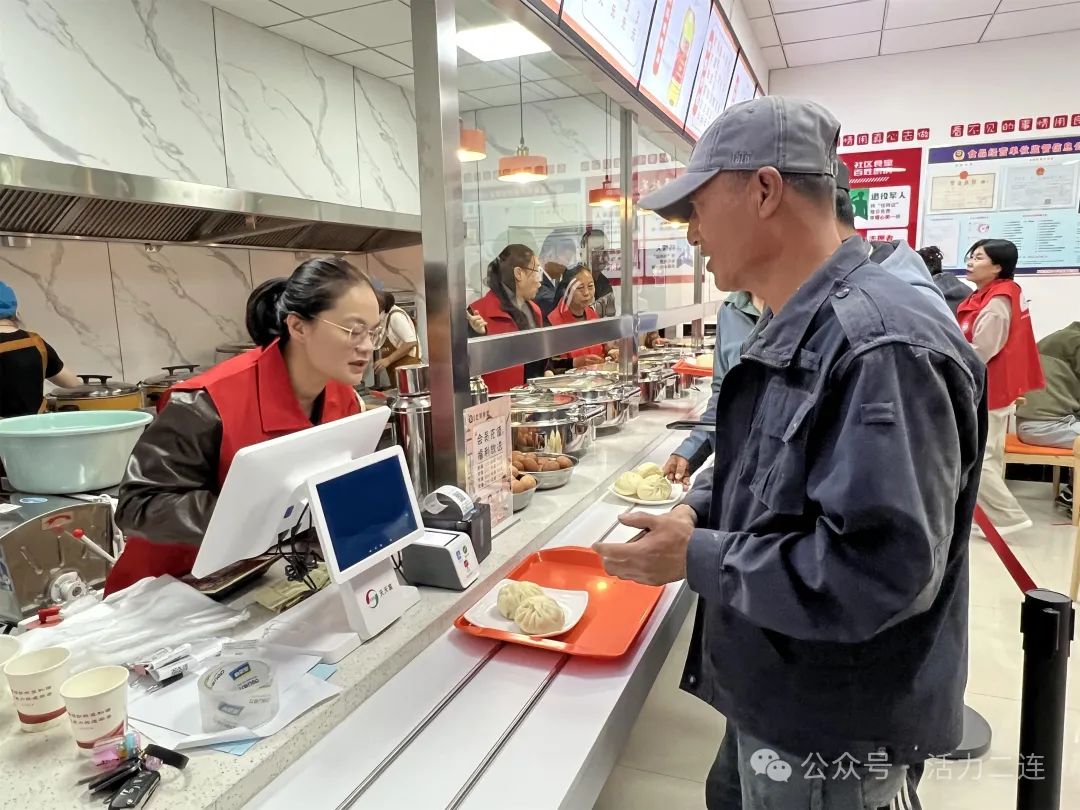 “家门口”的幸福！乌兰社区比邻食堂开业迎客