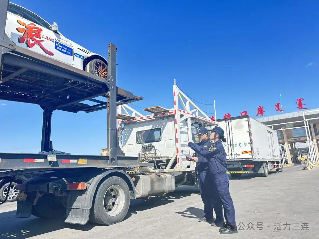 今年首次！中国汽车飘移车队通过二连浩特口岸出征蒙古国赛事