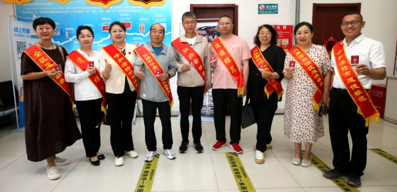 道德模范齐聚一堂 mmexport1749179991697.jpg