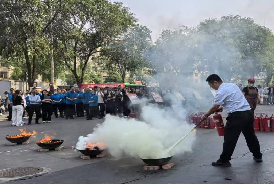 呼和浩特掀起消防“安全生产月”宣传热潮
