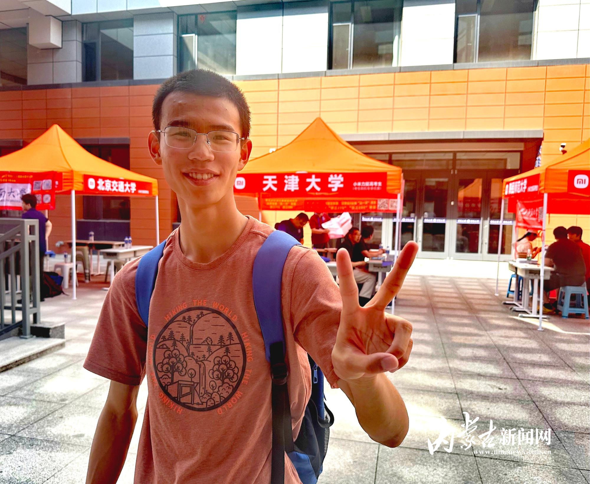 李泽2.jpg mmexport1750747479087_edit_715811675439732.jpg