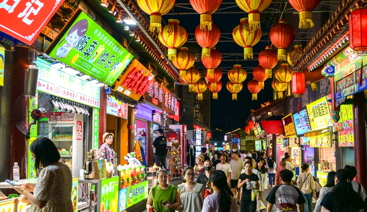 呼和浩特：城市夜生活点燃“夜经济”