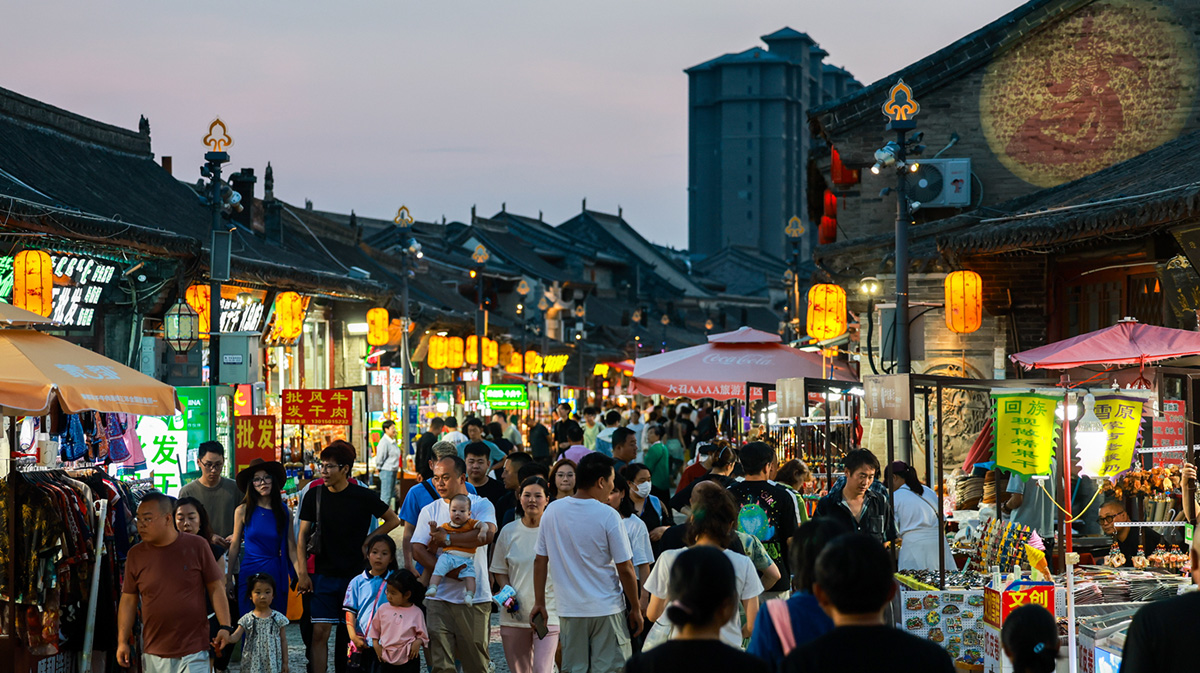 璀璨灯火绘制夏夜长卷