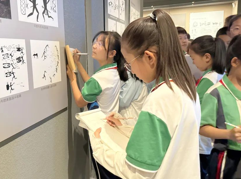 “童心笔绘阿拉善”岩画主题研学活动精彩启航