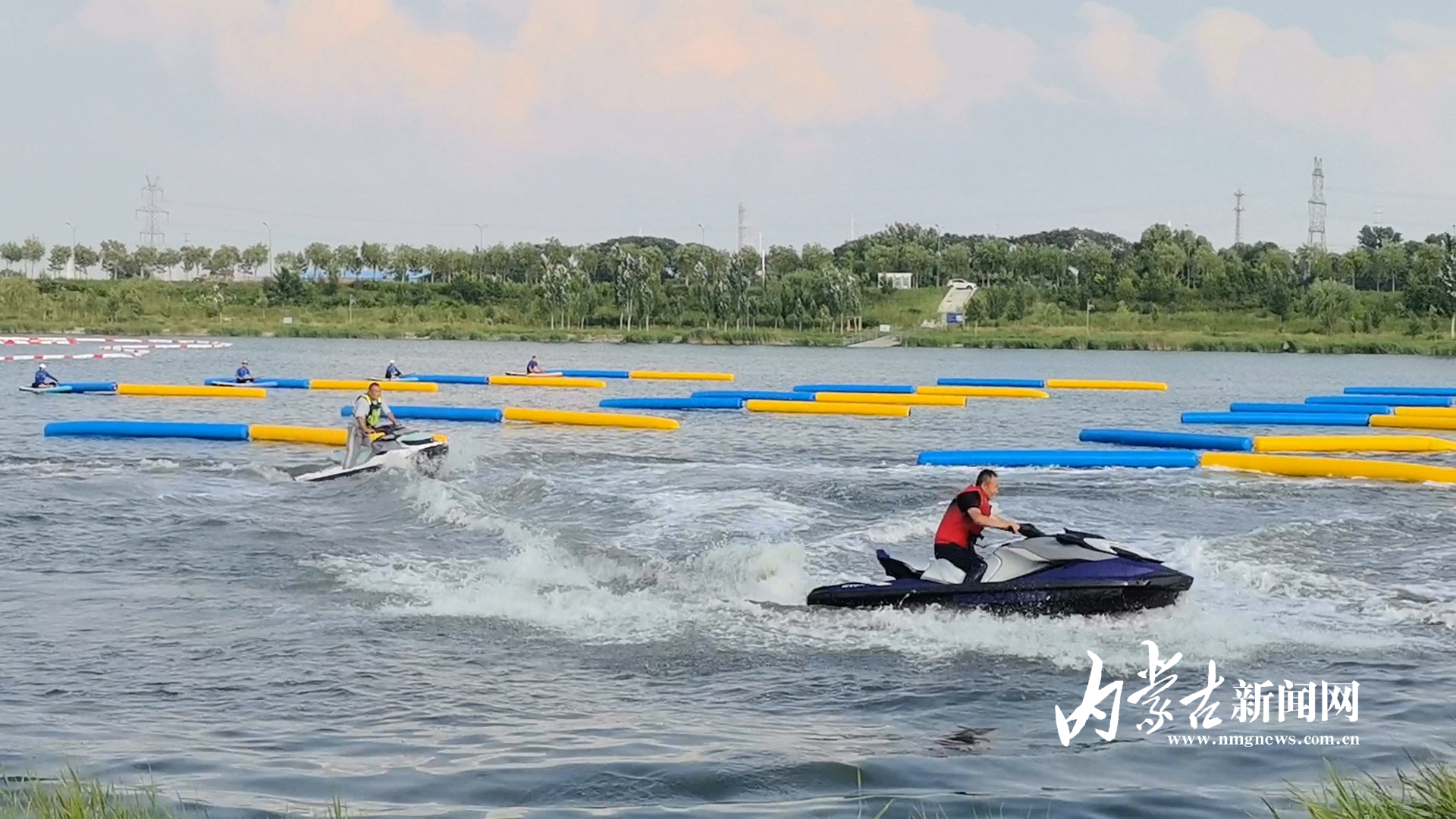 摩托艇表演 Videoframe_20250711_142834_com.huawei.himovie.local.jpg