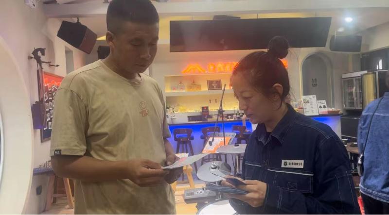 内蒙古电力集团乌兰察布后旗供电公司党员到结对共建社区开展“双报到、双服务、双报告”活动