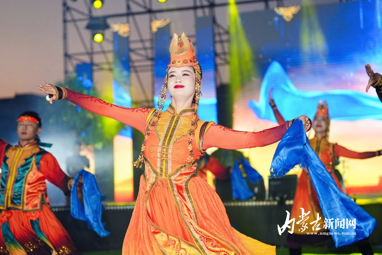 乌兰牧骑表演27.jpg mmexport1754014269727.jpg