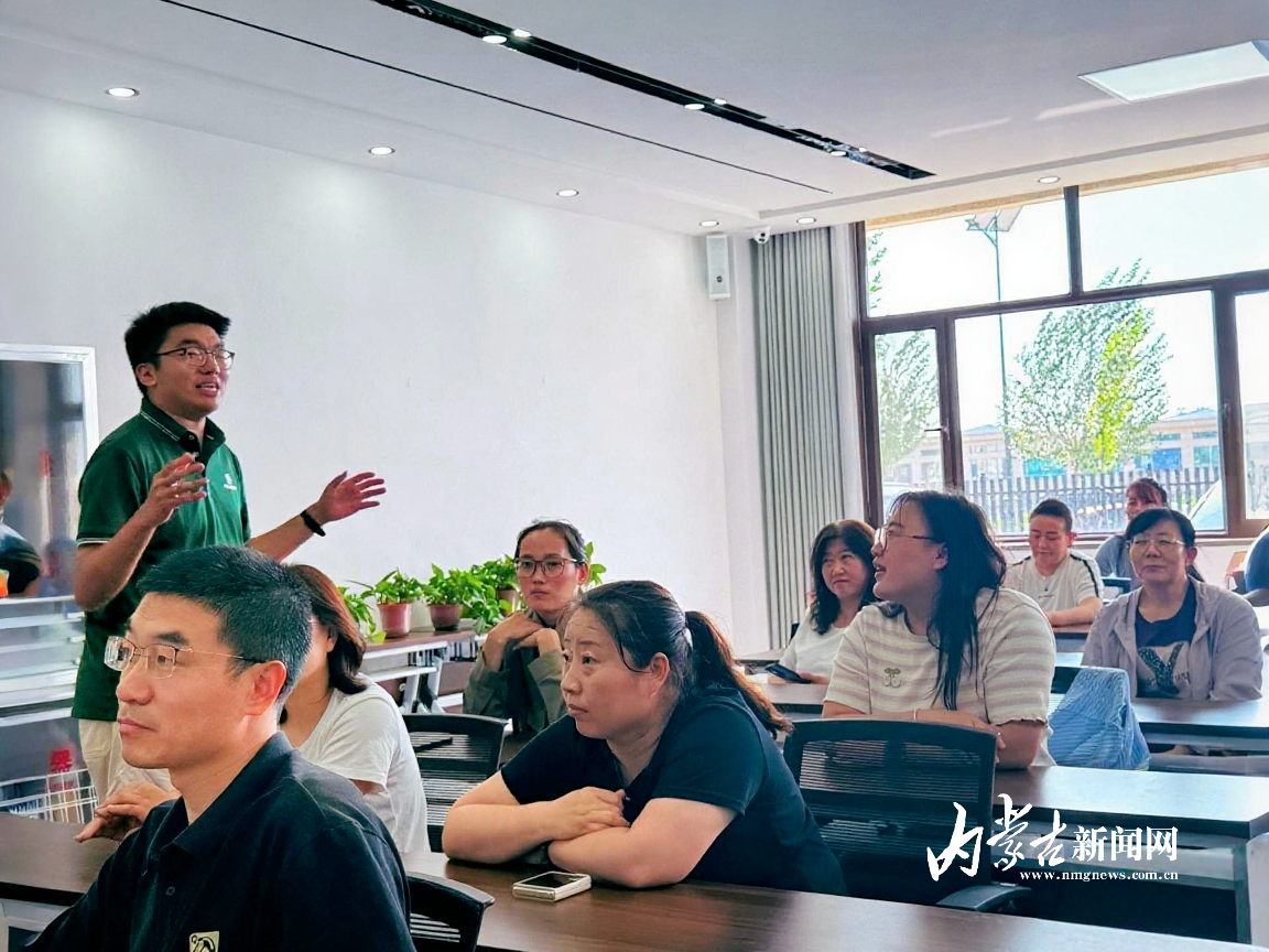 在社区开展推普教学 IMG_202509259_105323565.png