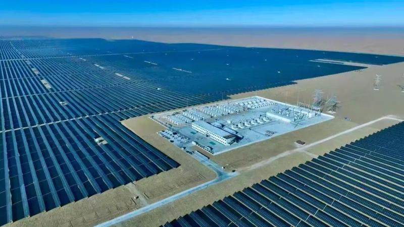 一亿亩的绿色答卷丨“蓝海”锁黄沙！阿拉善盟光伏治沙重塑万里青绿