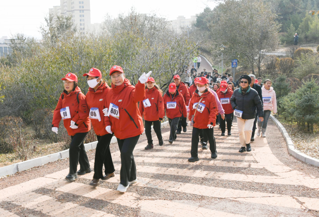 2025“全景内蒙古”靓丽乌兰察布全民健身登山徒步大会启幕