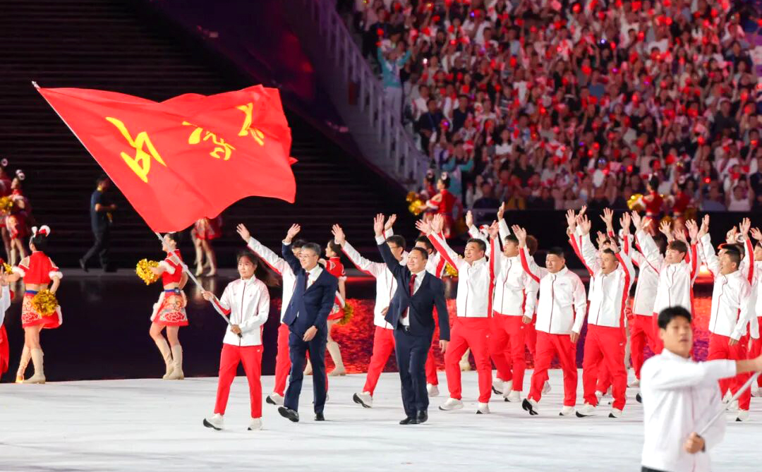 第十五届全国运动会开幕 内蒙古代表团入场